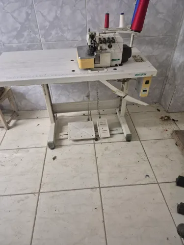 Maquina Overlok Direc Dryve 4 fios  Zoje