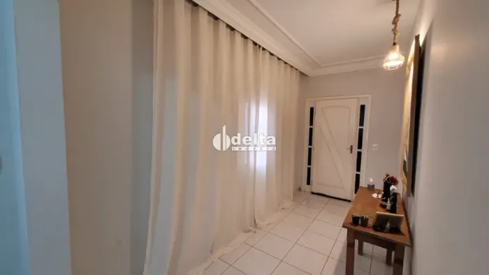 Casa residencial com 3 quartos disponível para venda no bairro Minas Gerais em Uberlândia-