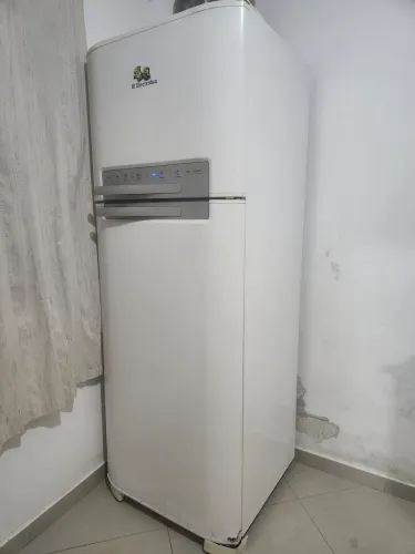 GELADEIRA ELETROLUX FROST FREE CELEBRATE  430L MODELO DF50 cor branca