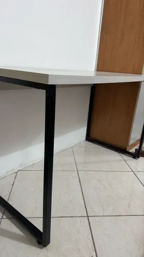 Mesa com cadeira