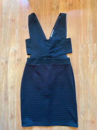 vestido curto zara preto com recortes - Tamanho P