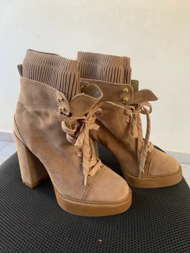 Bota Arezzo Camurça Marrom Caramelo Salto Bloco Alto Tam 37  