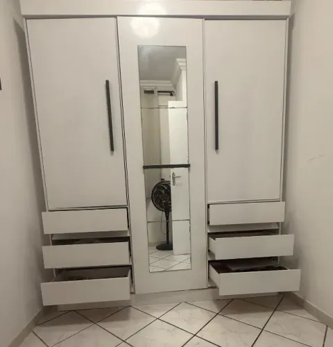 Guarda-roupa de casal