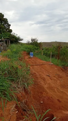 Vendo um terreno e vaí com uma piscina incluso