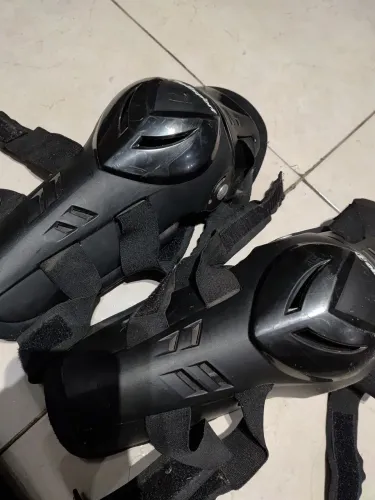 Joelheira para andar de moto
