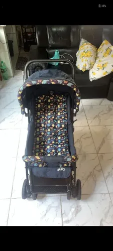 Carrinho de bebê Semi-novo (menino)