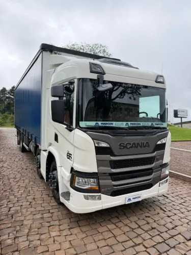 Scania P360 B8x2 Sider