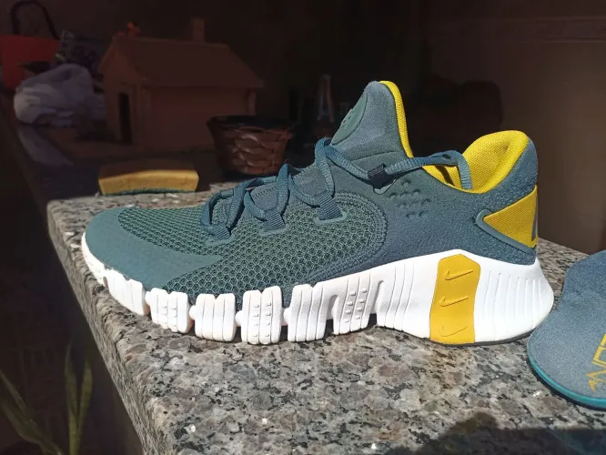NIKE Free Metcon 4 