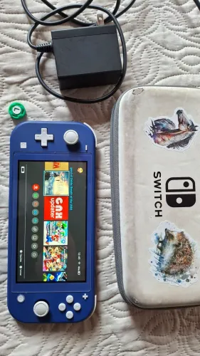 Nintendo switch lite desbloqueado. Cartão 128gb + estojo + 1 borracha de analogico.