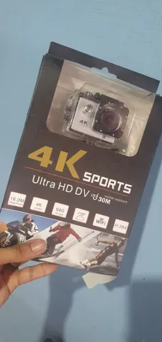 Camera com alguns acessórios