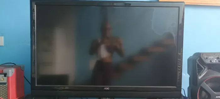 Tv AOC 42 polegadas, uma pequena avaria mas não compromete a imagem, 350,00.
