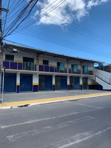Prédio comercial na principal do Lírio do Vale , avenida Vera Cruz