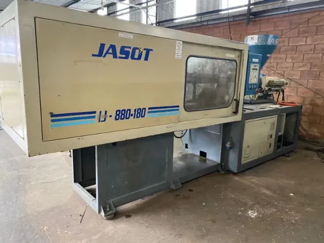 Máquina Injetora Jasot 880/180 - 180T - 2010 com moinho Primotécna