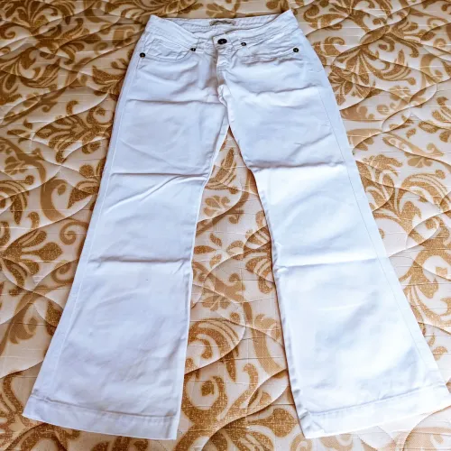 Calça branca feminina
