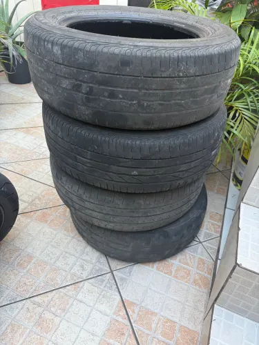 Vendo 4 pneus Bridgestone aro 15 195 60