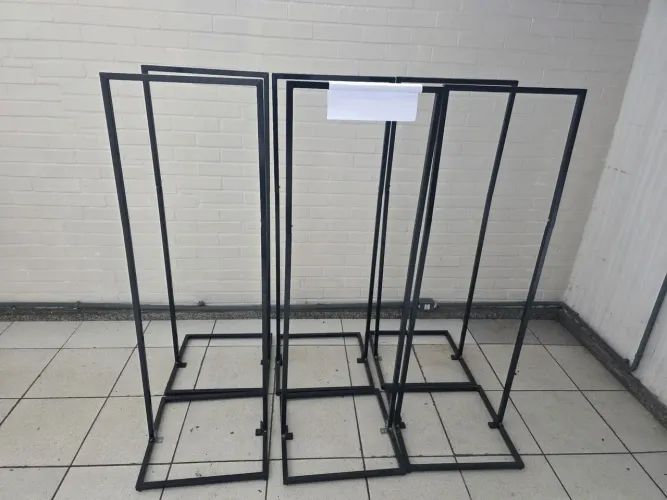 Arara de chão/expositora