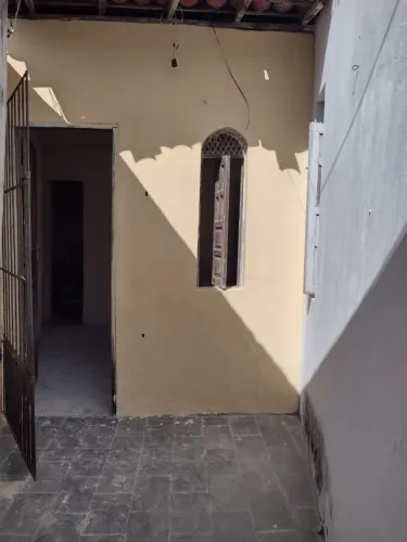 Alugo casa excelente localização próximo centro