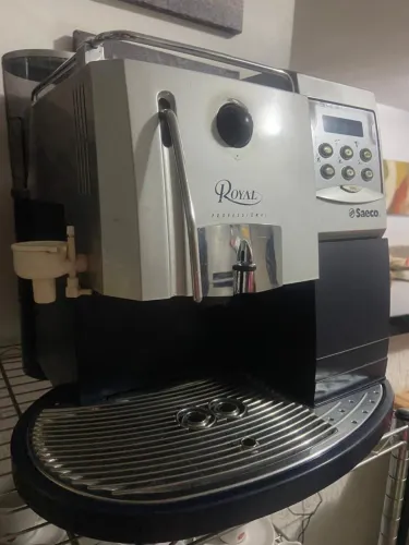 Máquina de Café Expresso Saeco Royal Profissional 220V (Seminova)