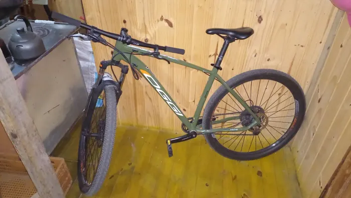 Bicicleta oggi quadro 17    8 velocidades freios histórico shimano e suspensão com trava .