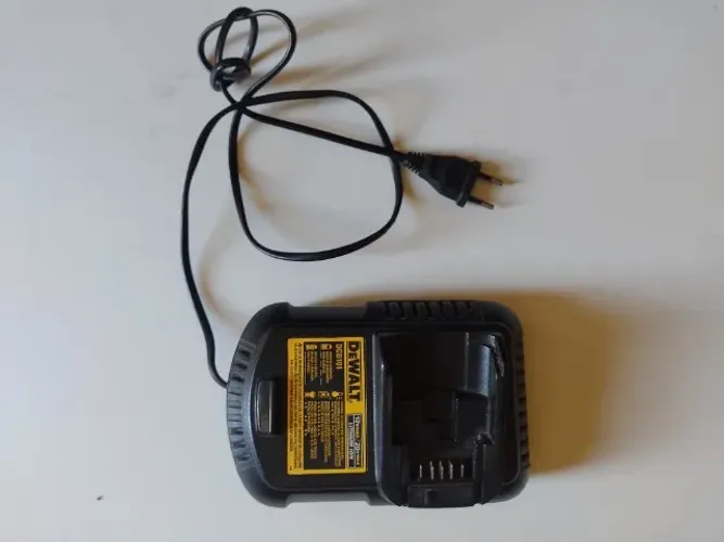 Carregador de íons de lítio Dewalt DCB101 4Ah