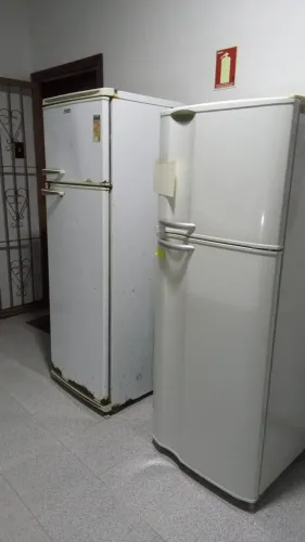 Vendo geladeiras R$ 350,00 as duas.