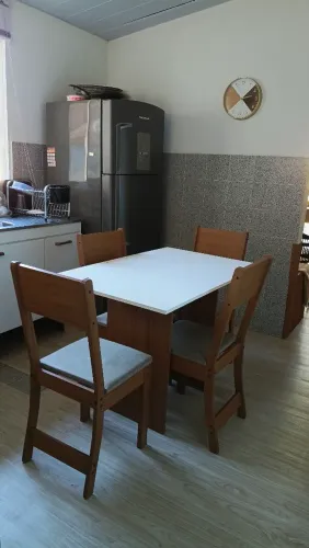Mesa com 4 cadeiras