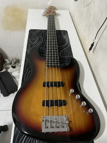 Contra Baixo Squier Fender Deluxe Jazz Bass V (circuito sadowsky)