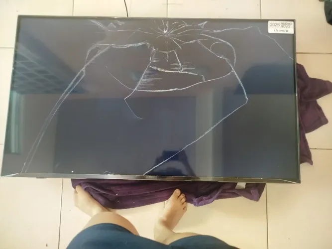 Televisão 55" LG para retirada de peças na caixa