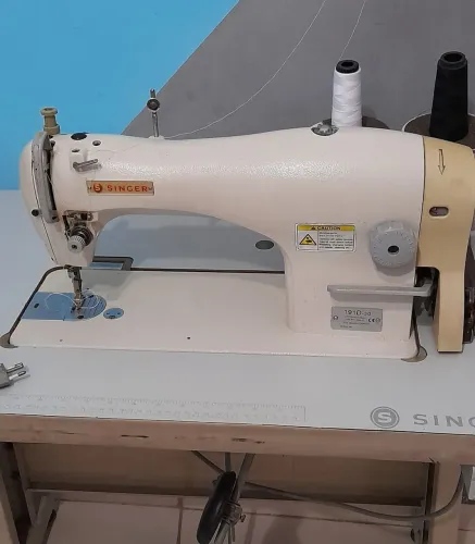 Máquina Reta Industrial Singer