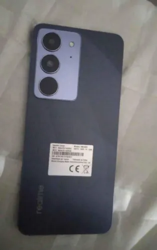 Vendo realme 75x aprova da água