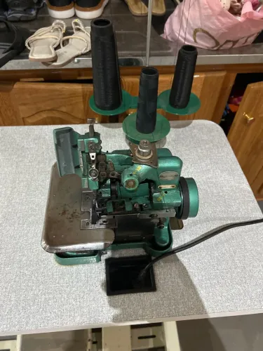 Máquina de costura overloque semi industrial 