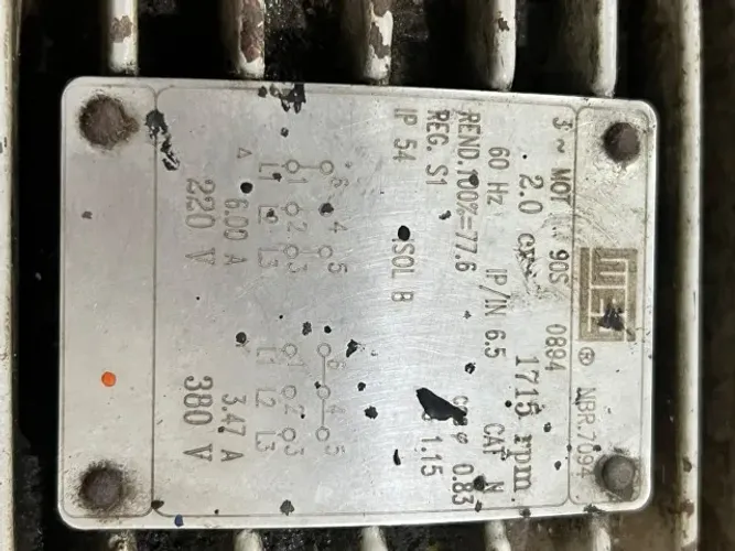 Motor WEG Trifásico 2cv 4 Polos 60Hz 220/380V - Funcionando