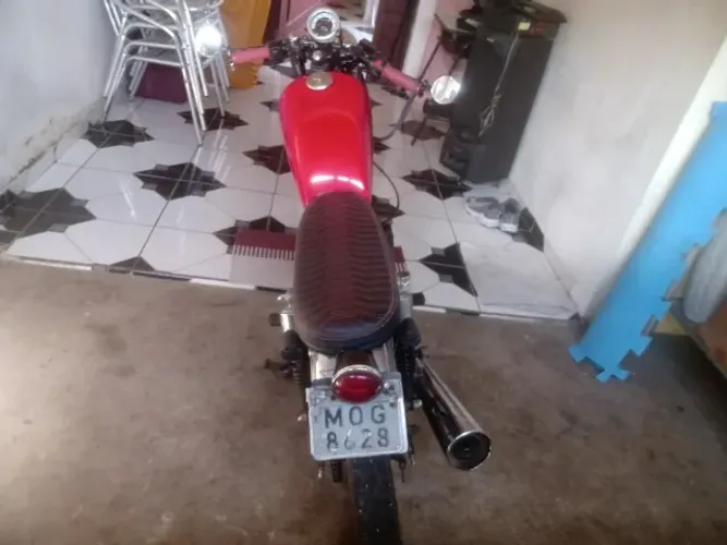 Intrunder 125 estilo café racer