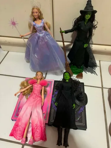 Set de Bonecas Wicked + Diarios