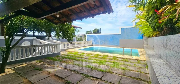 Casa linear com piscina