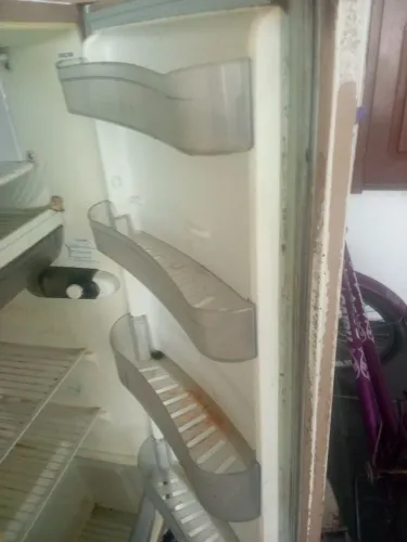 Vende uma geladeira 