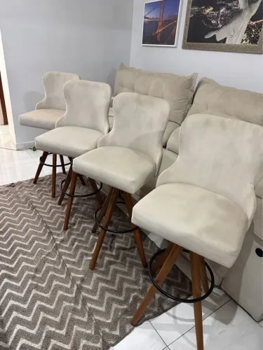 Conjunto 4 Banquetas Giratórias Estofadas em Suede