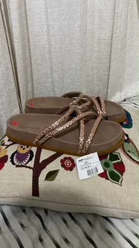 sandália/papete da marca Addan com tiras de strass