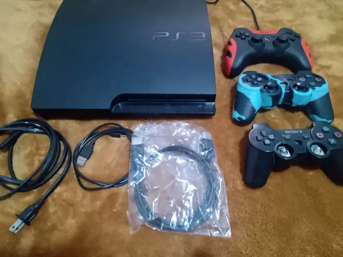 PS3 Slim 160GB Desbloqueado + Loja + Emulador SNES + 3 Controles<br><br>