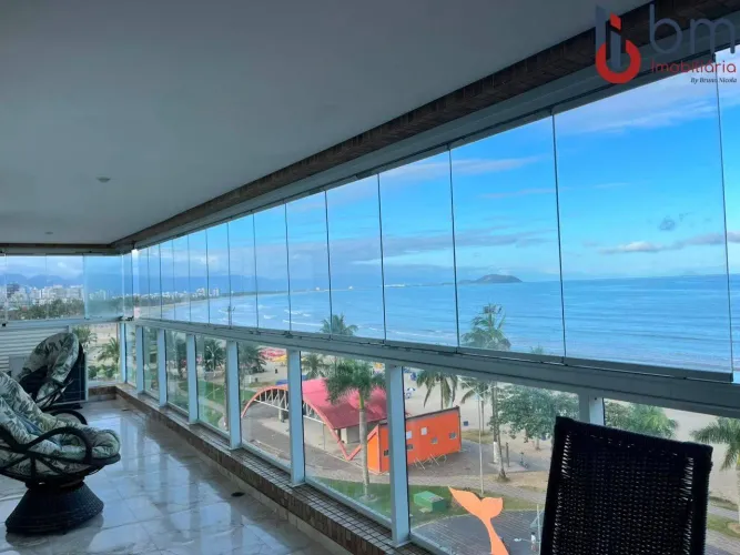 Apartamento frontal mar à venda na Praia da Enseada, 3 quartos, 2 suítes e mobiliado
