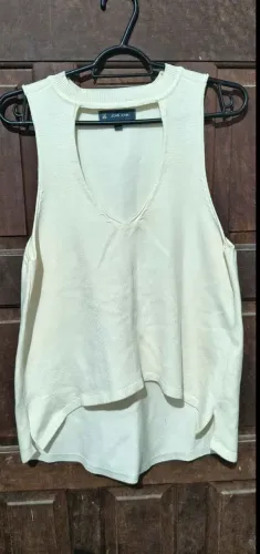 Vendo, blusa da John John, tamanho P, 15 reais.