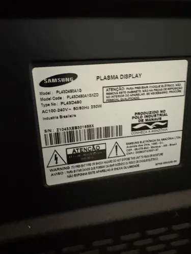 Tv Samsung 40 polegadas - funcionando, com alguns detalhes 