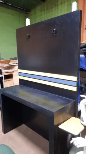 Balcão com painel 1,35x0,50x2,00 usado