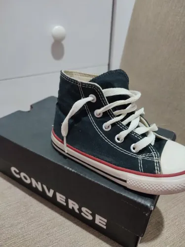 ALL STAR tamanho 23, cano alto preto.