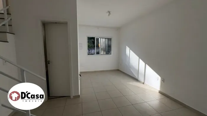 Sobrado à venda com 2 quartos no condomínio Recanto dos Ipês, lazer com piscina, Areão, Ta
