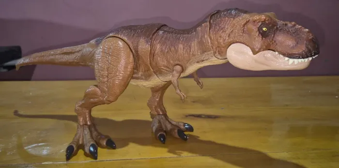 Jurassic world Lote com 5 Dinossauros.(Leia a descrição e aceito ofertas)