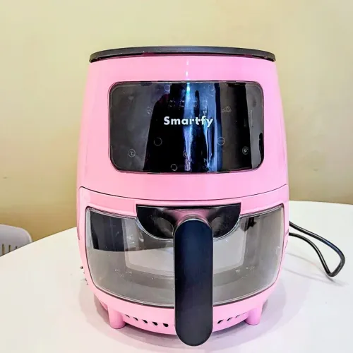 Fritadeira elétrica Air frair smartfay na cor rosa com bandeja de vidro