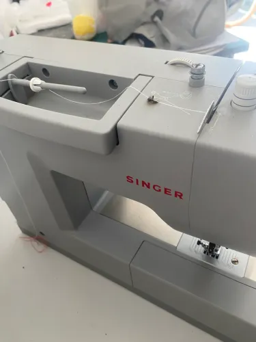 Máquina singer heavy duty 6805