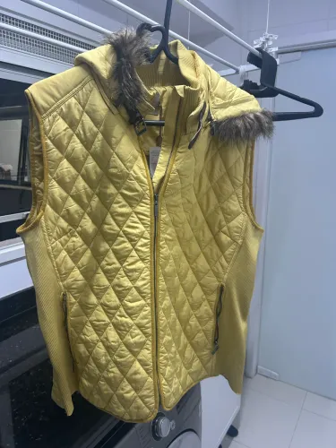 Colete Feminino c/ Capuz CORI