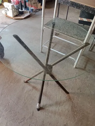 Mesa de vidro redonda 80 cm diâmetro com pés de metal